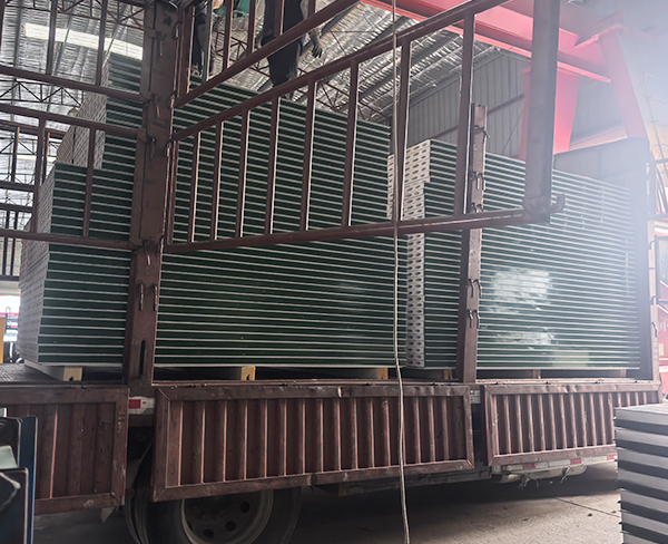 建筑夾芯板與復(fù)合板的區(qū)別在哪？